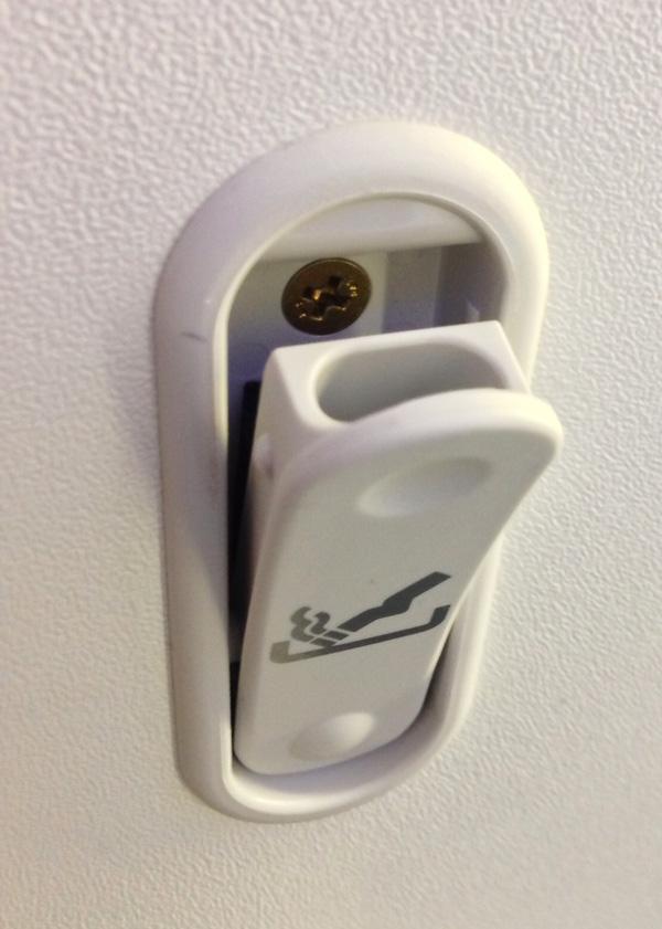 解構機艙之謎！ 點解飛機洗手間仲有煙灰缸？ 